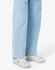 baskets-homme-lacoste-blanches-48sma0011042-porte-pantalon