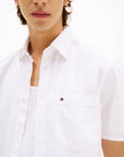 chemise-tommyhilfiger-homme-blanche-zoom