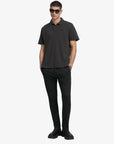 chino-relay-homme-noir-M9627E.000.8366197 040-porte