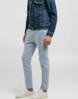 chino-replay-homme-bleu-profil