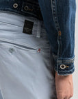 chino-replay-homme-bleu-zoom-dos