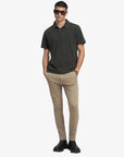 chino-replay-slim-beige-homme-M9627E.000.8366197 020-porte