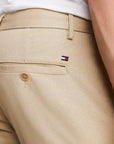 chino-tommy-hilfiger--homme-beige-dos-zoom
