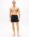 shortdebain-tommyhilfiger-homme-marine-porte