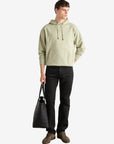 sweat-capuche-boss-vert-homme-porte