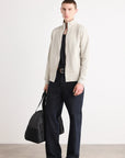sweat-zippe-boss-beige-homme-porte-profil