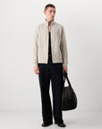sweat-zippe-boss-beige-homme-porte
