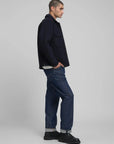 veste-replay-laine-marine-homme-porte-profil