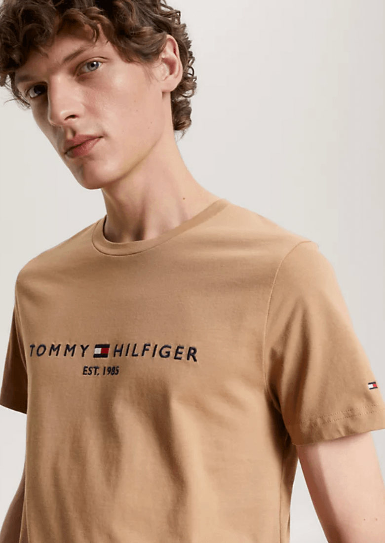 T-Shirt Tommy Hilfiger ajusté marron en coton bio - Georgespaul