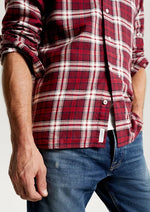 Charger l&#39;image dans la galerie, Chemise à carreaux homme Tommy Hilfiger rouge en coton bio | Georgespaul
