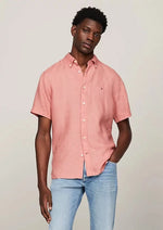 Afbeelding in Gallery-weergave laden, Chemise manches courtes Tommy Hilfiger rose en lin | Georgespaul
