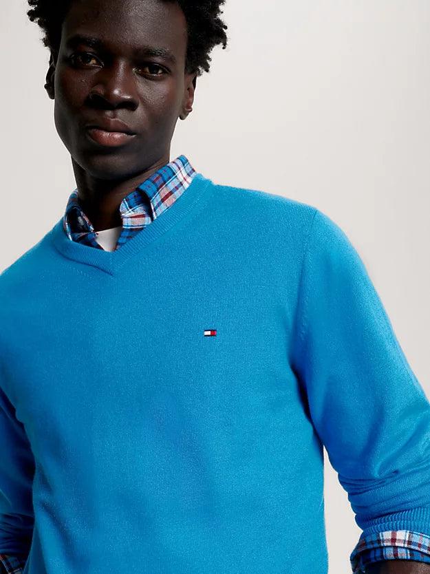 Pull col V Tommy Hilfiger bleu en cachemire - Georgespaul