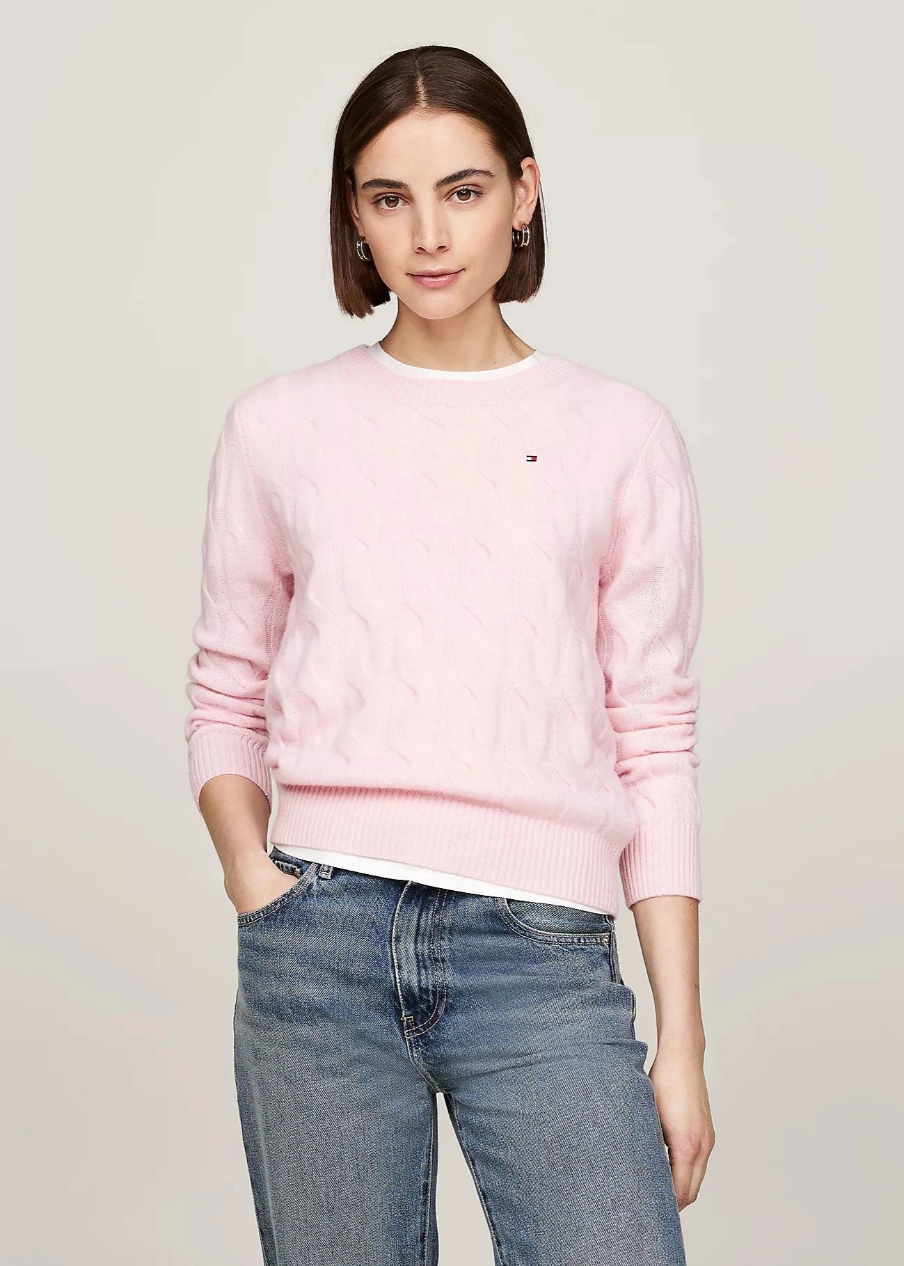 Pull torsadé Tommy Hilfiger rose en laine pour femme | Georgespaul