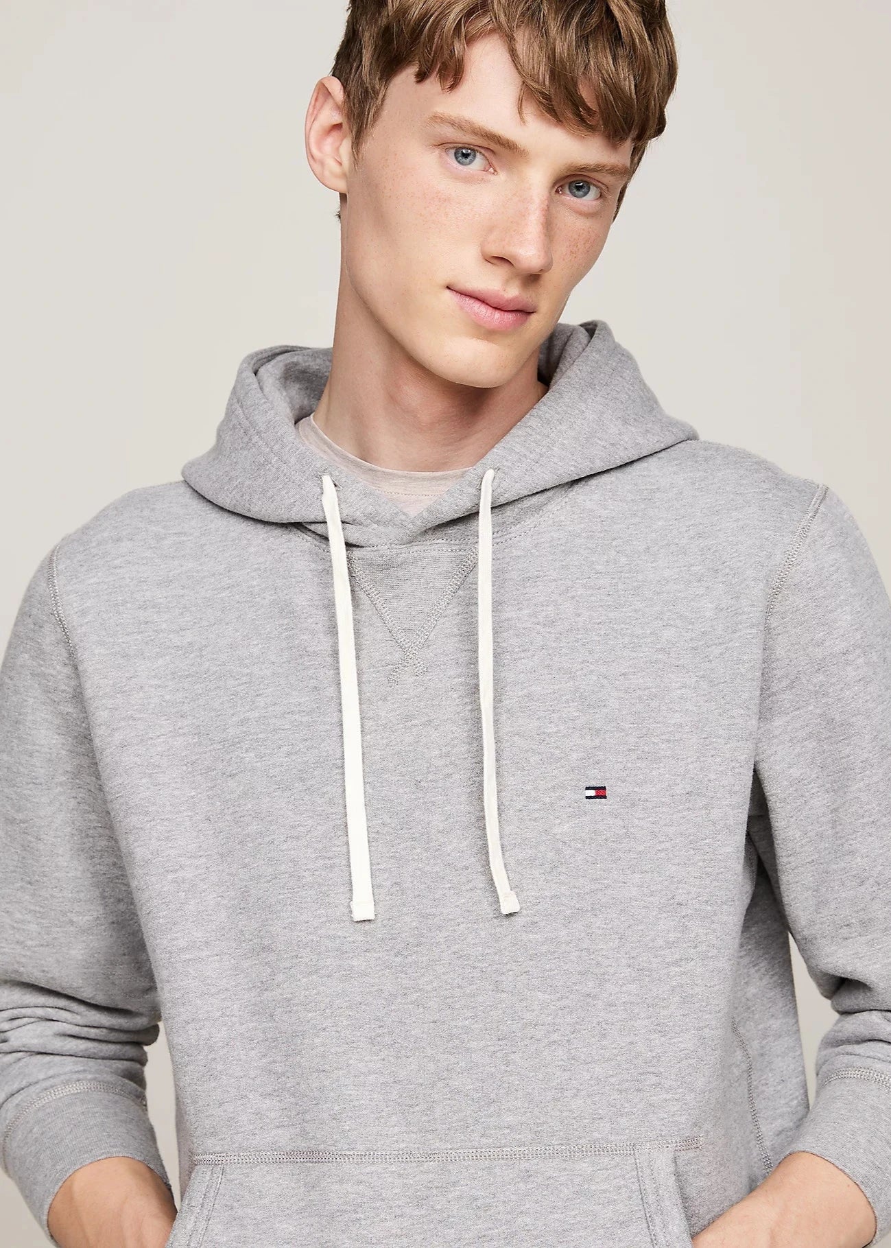 Sweat_capuche_Tommy_Hilfiger_gris_pour_homme_Georgespaul