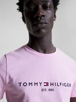 Charger l&#39;image dans la galerie, T-Shirt Tommy Hilfiger rose coton bio pour homme I Georgespaul
