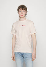 Afbeelding in Gallery-weergave laden, T-Shirt Tommy Jeans rose clair en coton pour homme I Georgespaul
