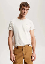 Laden Sie das Bild in den Galerie-Viewer, T-Shirt homme Tommy Hilfiger ajusté blanc en coton bio stretch | Georgespaul
