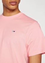 Charger l&#39;image dans la galerie, T-Shirt homme Tommy Jeans ajusté rose en coton bio | Georgespaul
