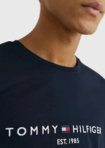 Laden Sie das Bild in den Galerie-Viewer, T-Shirt homme à logo Tommy Hilfiger marine en coton bio | Georgespaul
