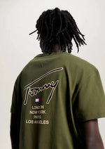 Charger l&#39;image dans la galerie, T-Shirt homme signature Tommy Jeans kaki en coton bio | Georgespaul
