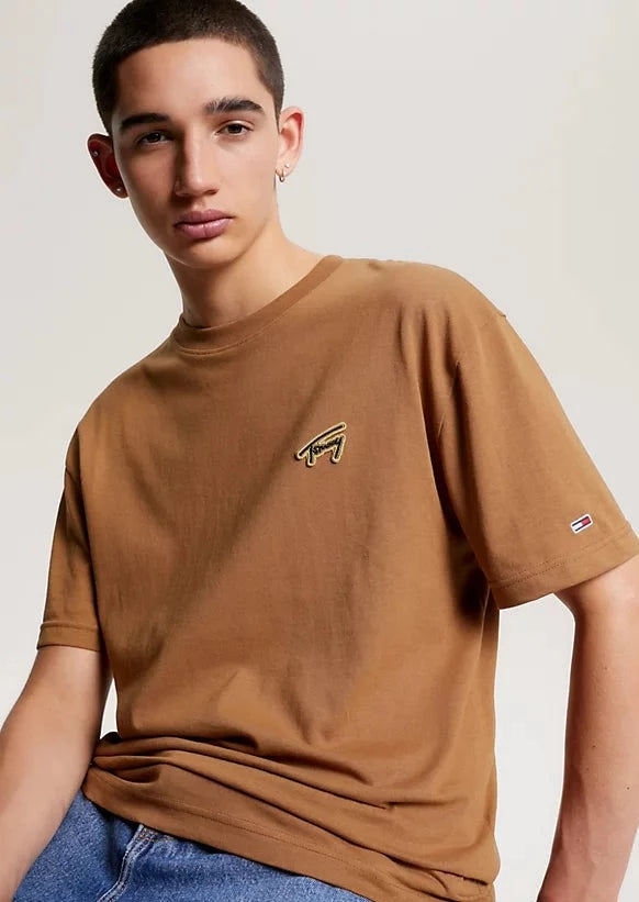 T-Shirt homme signature Tommy Jeans marron en coton bio | Georgespaul 