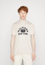 Laden Sie das Bild in den Galerie-Viewer, T-Shirt homme Tommy Hilfiger blanc en coton bio I Georgespaul

