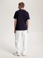 Charger l&#39;image dans la galerie, T-Shirt logo homme Tommy Hilfiger marine en coton bio | Georgespaul
