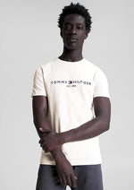 Charger l&#39;image dans la galerie, T-Shirt logo poitrine Tommy Hilfiger blanc pour homme I Georgespaul
