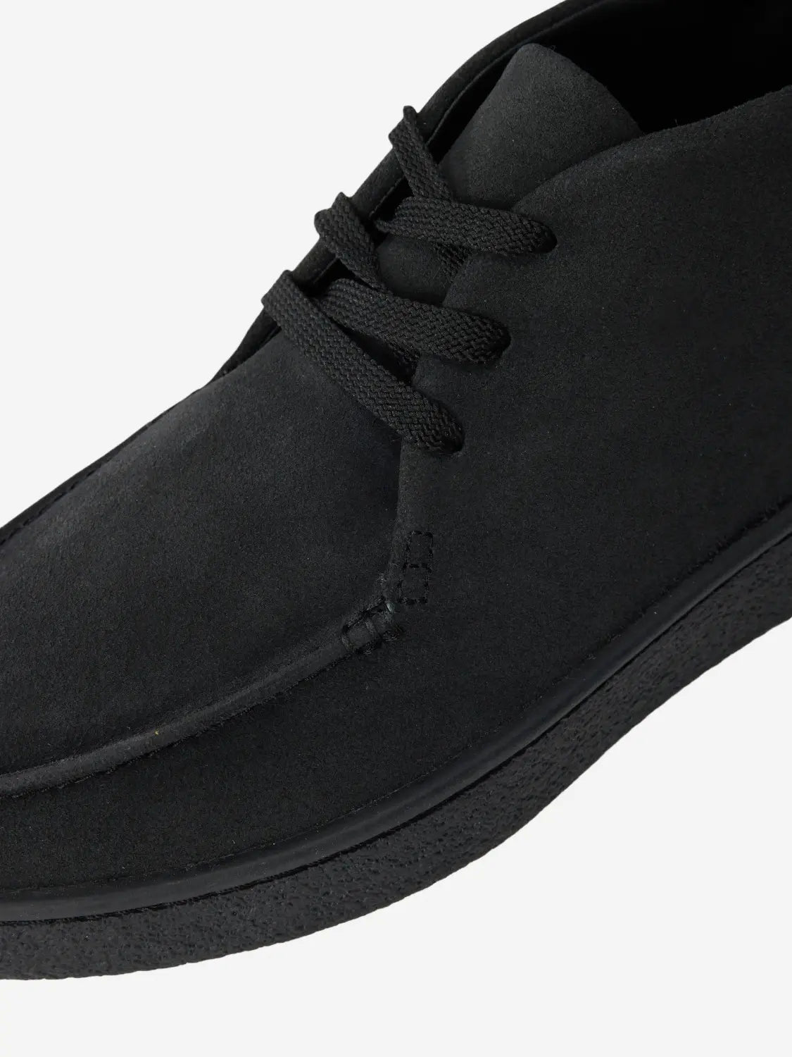 baskets-lacoste-noires-suedes-homme-zoom