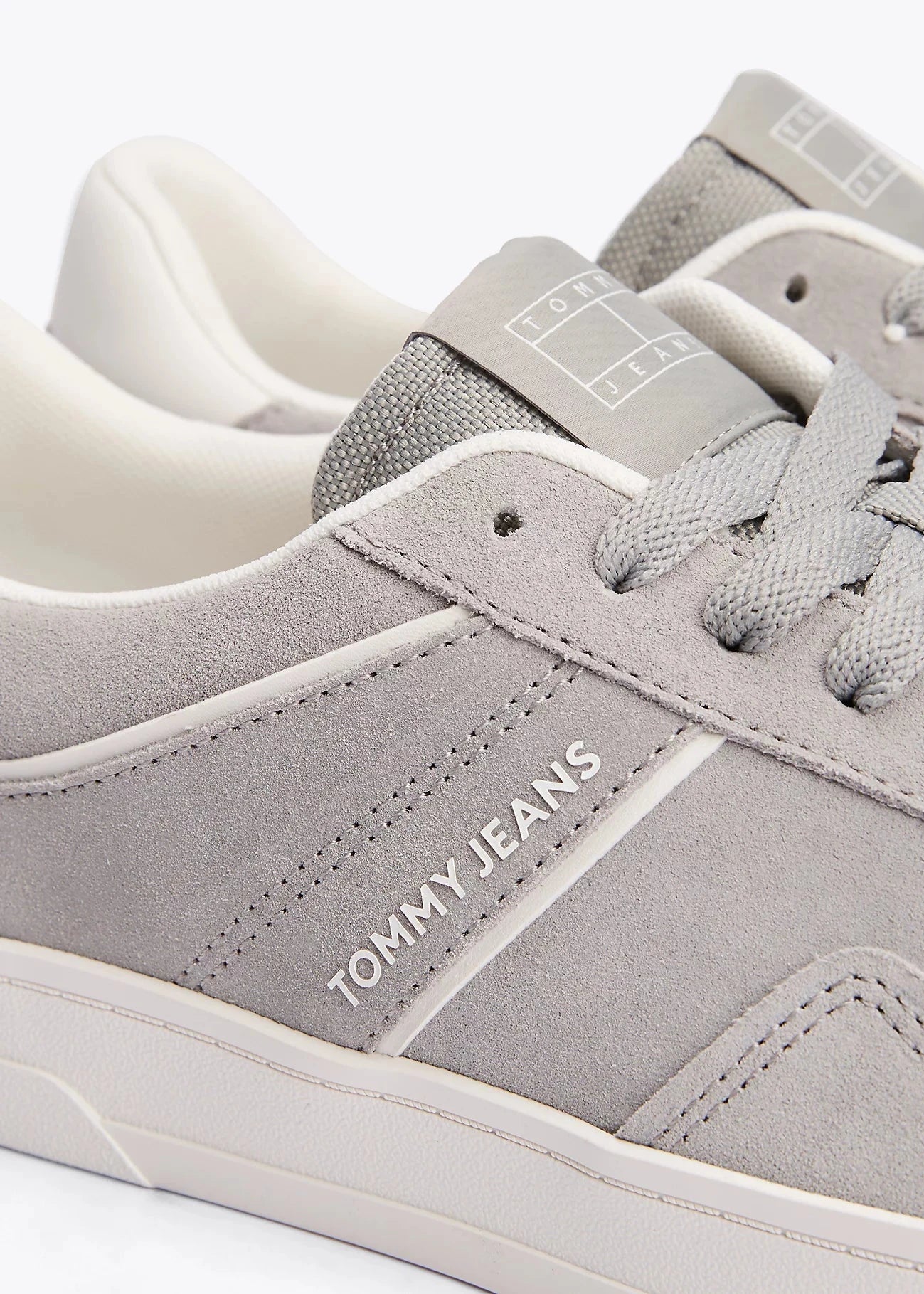 baskets-tommy-jeans-grises-em0em01516prz-zoom-logo