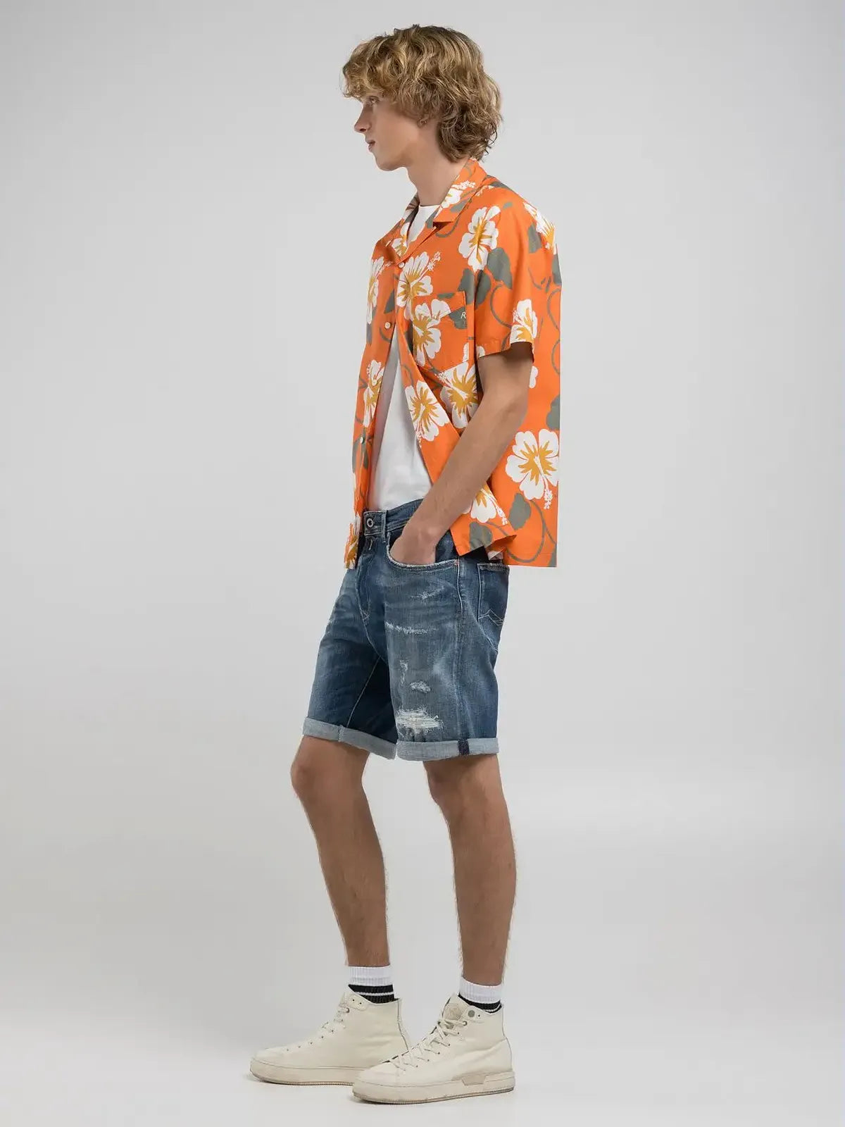 bermuda-replay-homme-jean-bleu-profil