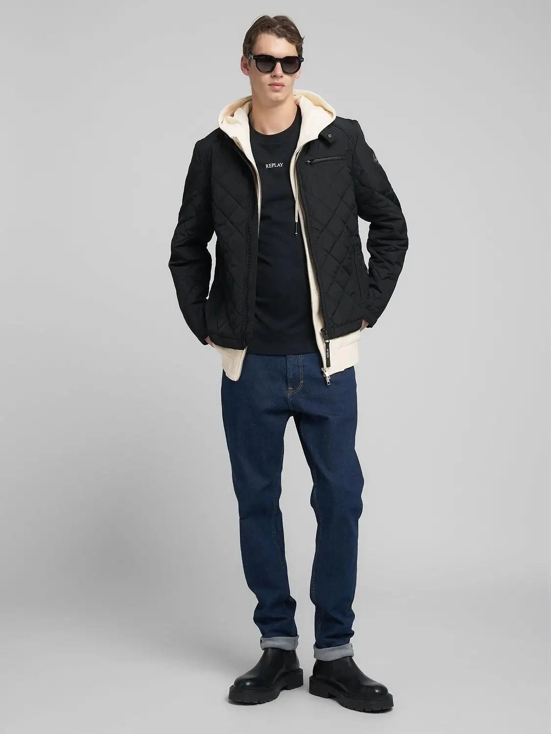 blouson-matelasse-replay-homme-noir-porte