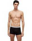 boxers-tommy-hilfiger-noir-hopmme-UM0UM038900XO-porte-gris