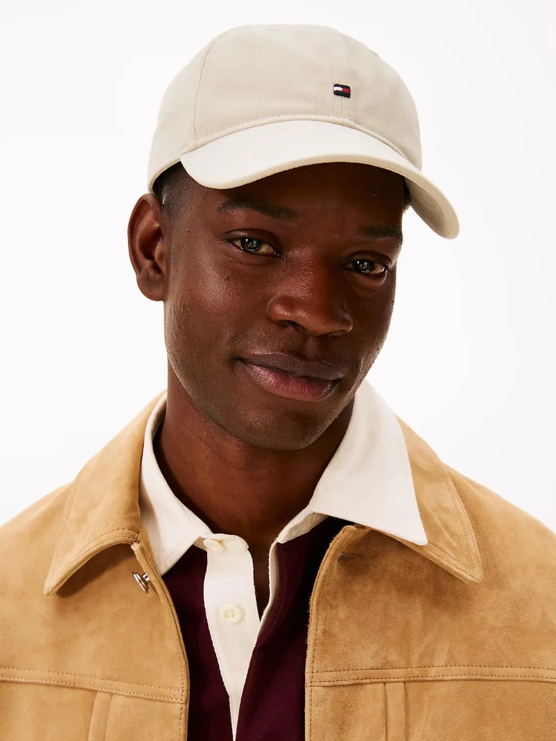 casquette-tommy-hilfiger-beige-porte