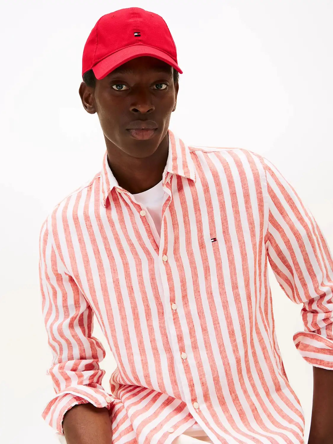 casquette-tommy-hilfiger-unisexe-rouge-porte