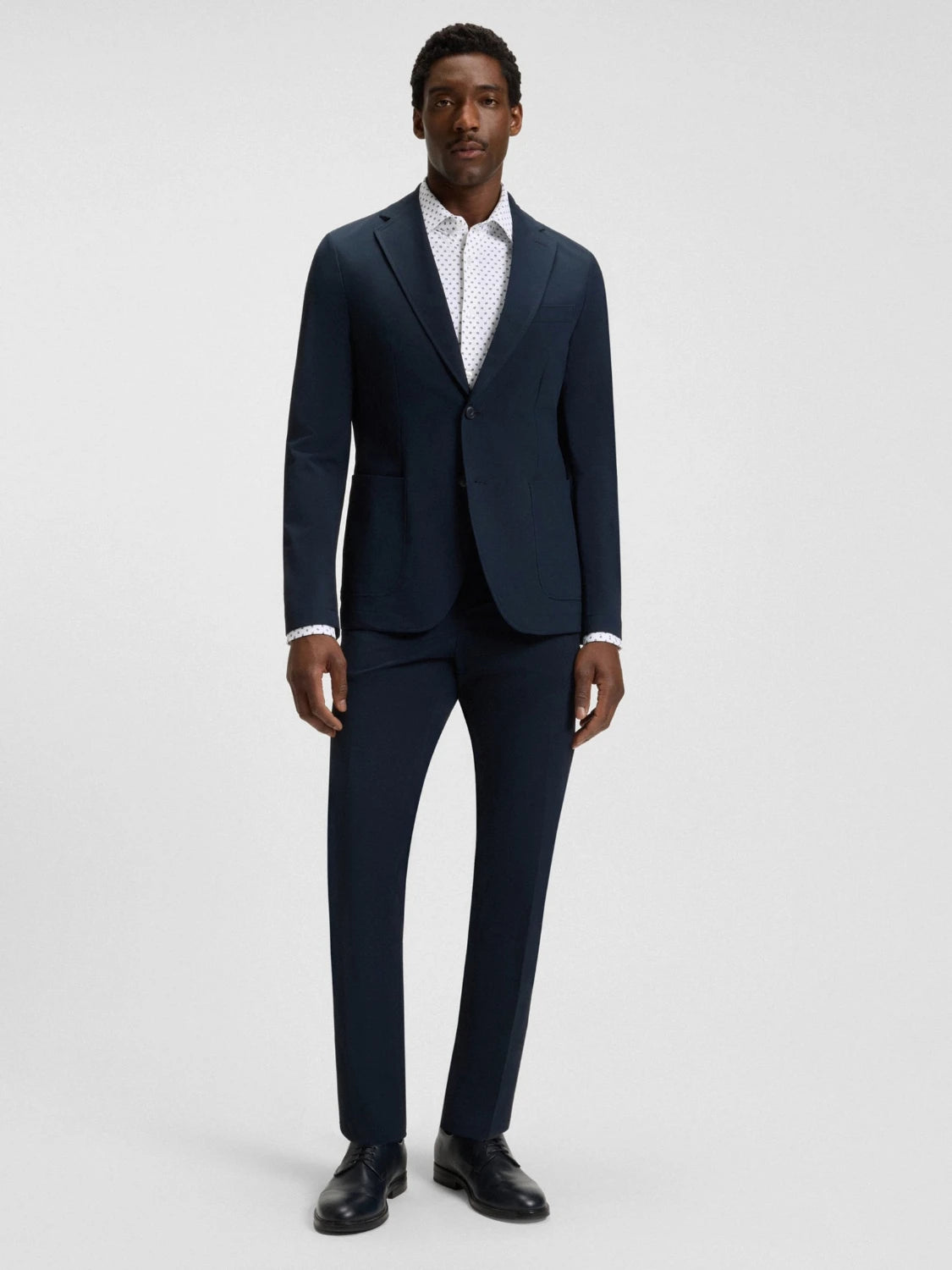 chemise-boss-homme-blanche-porte