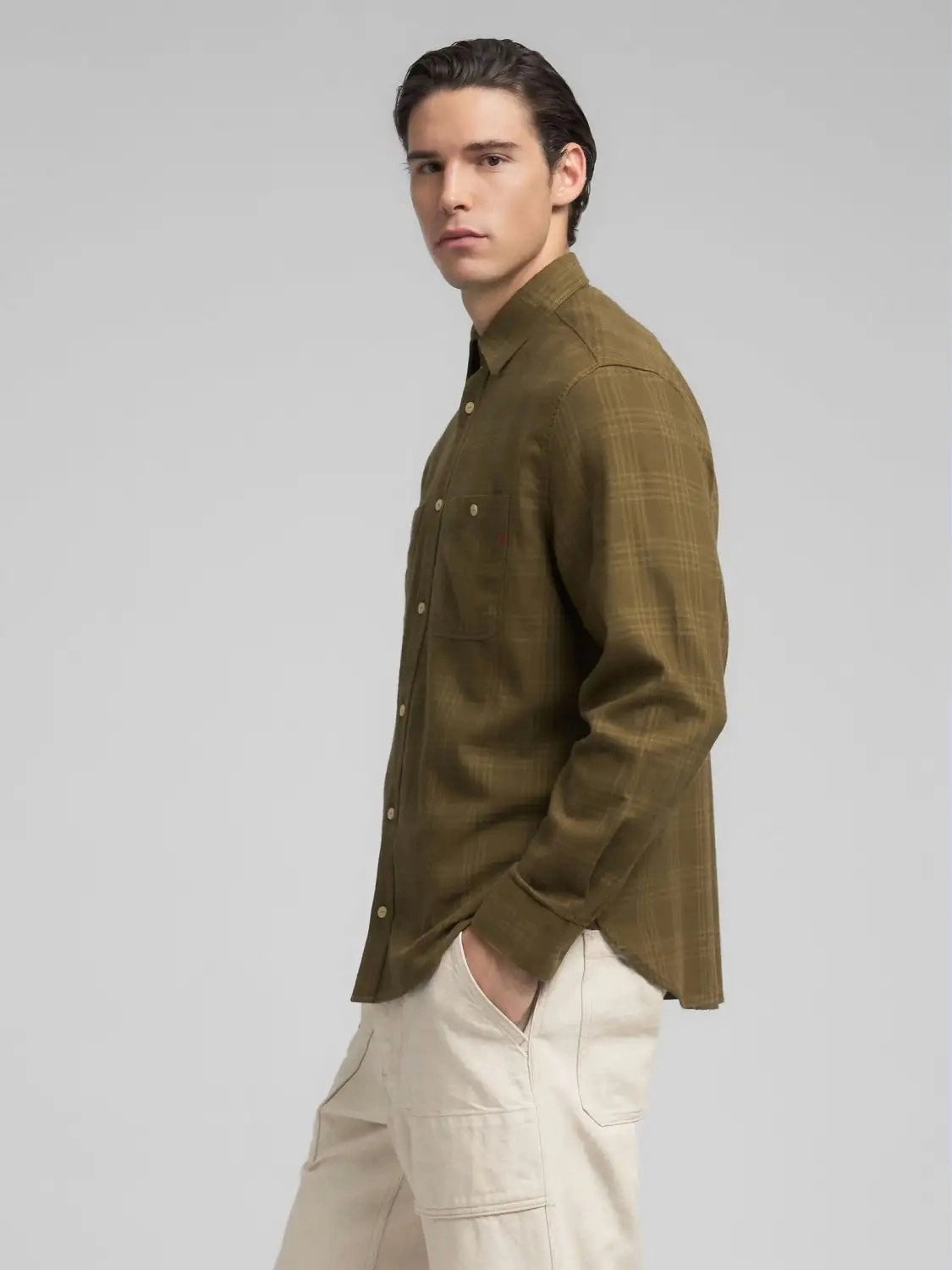 chemise-carreaux-replay-kaki-homme-profil