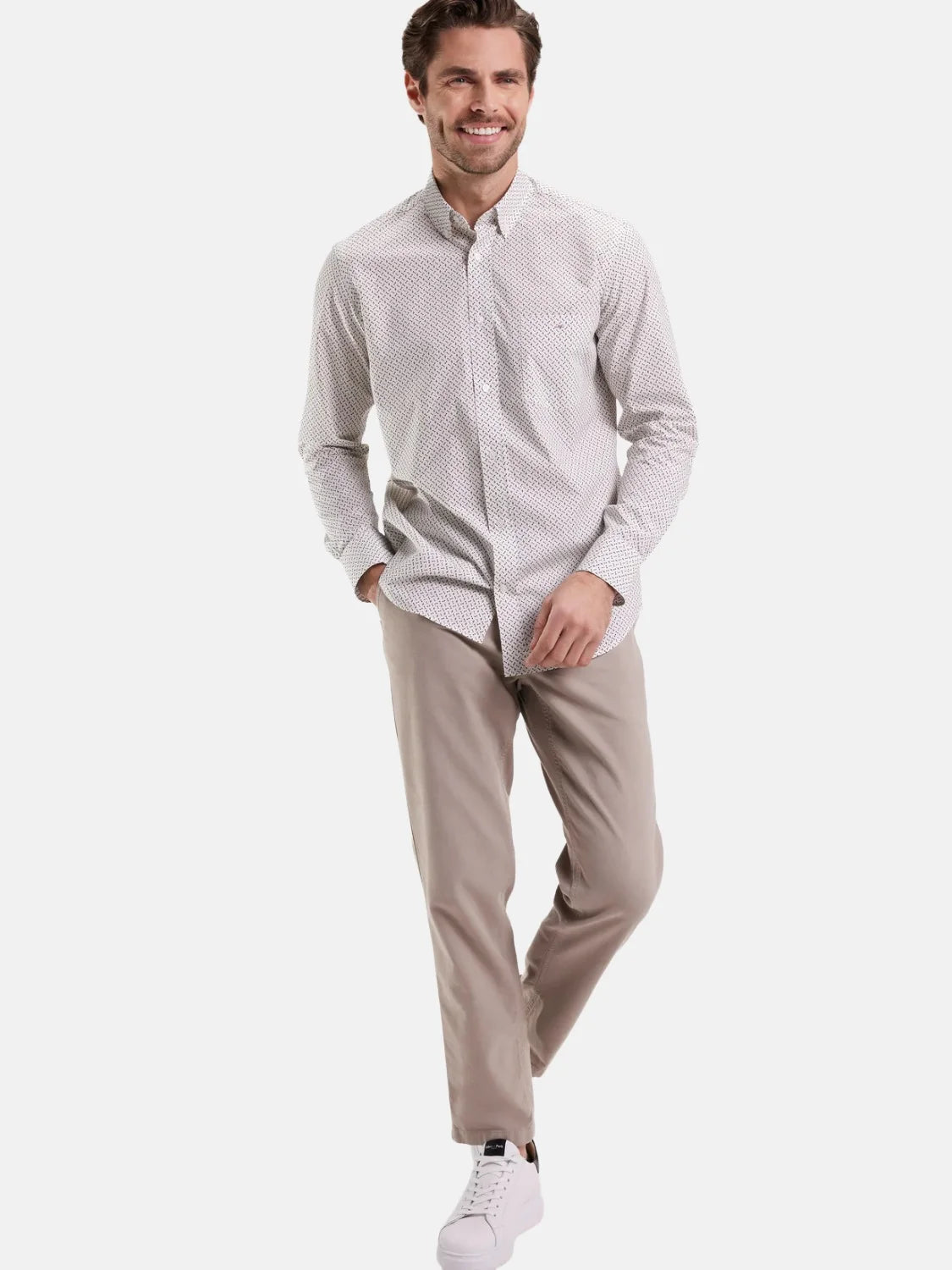 chemise-eden-park-motifs-blanche-homme-porte-face