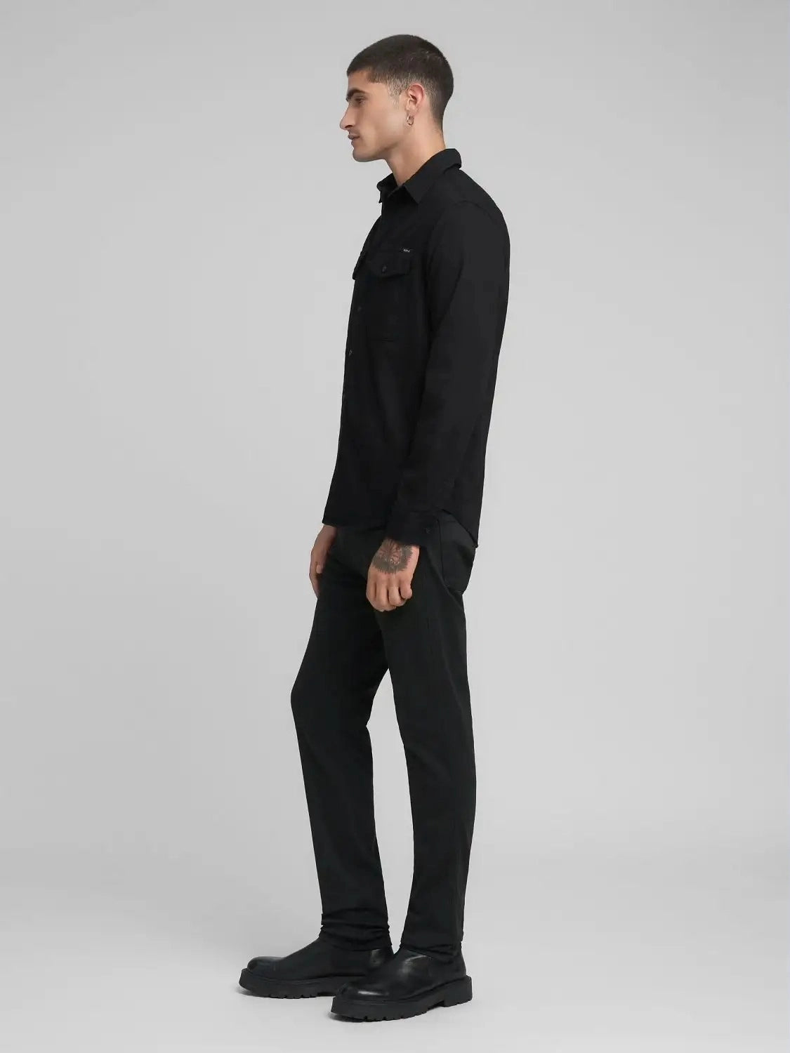 chemise-jean-replay-noire-homme-profil