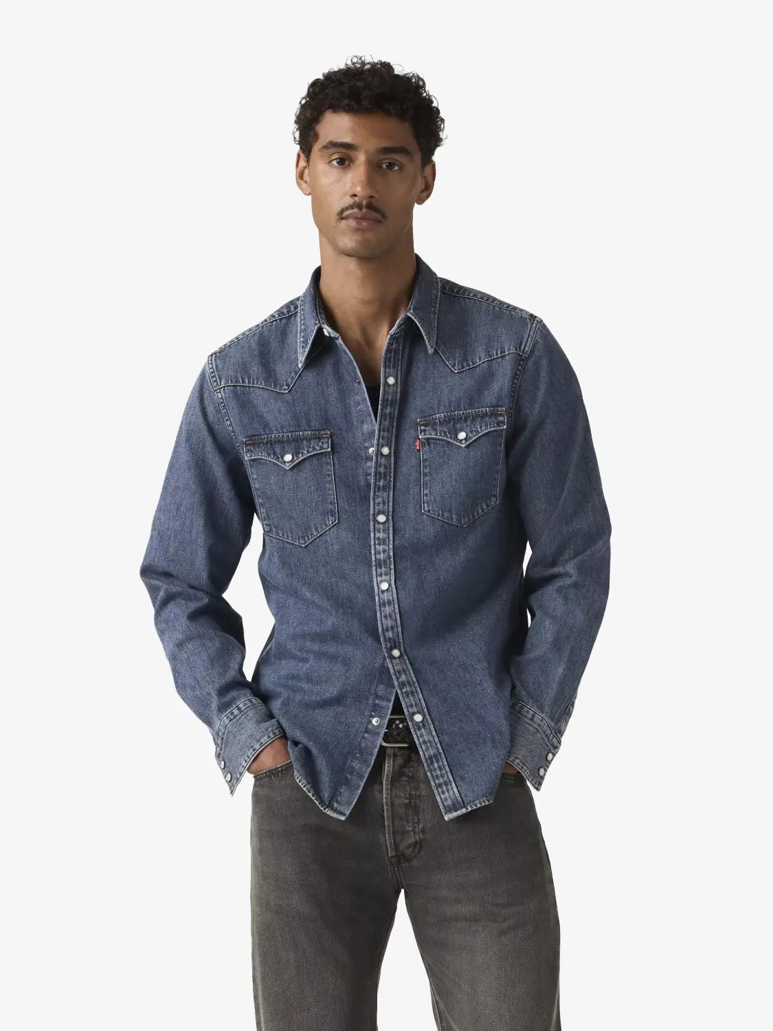 chemise-levis-homme-jean-bleue-85744-0117-porte