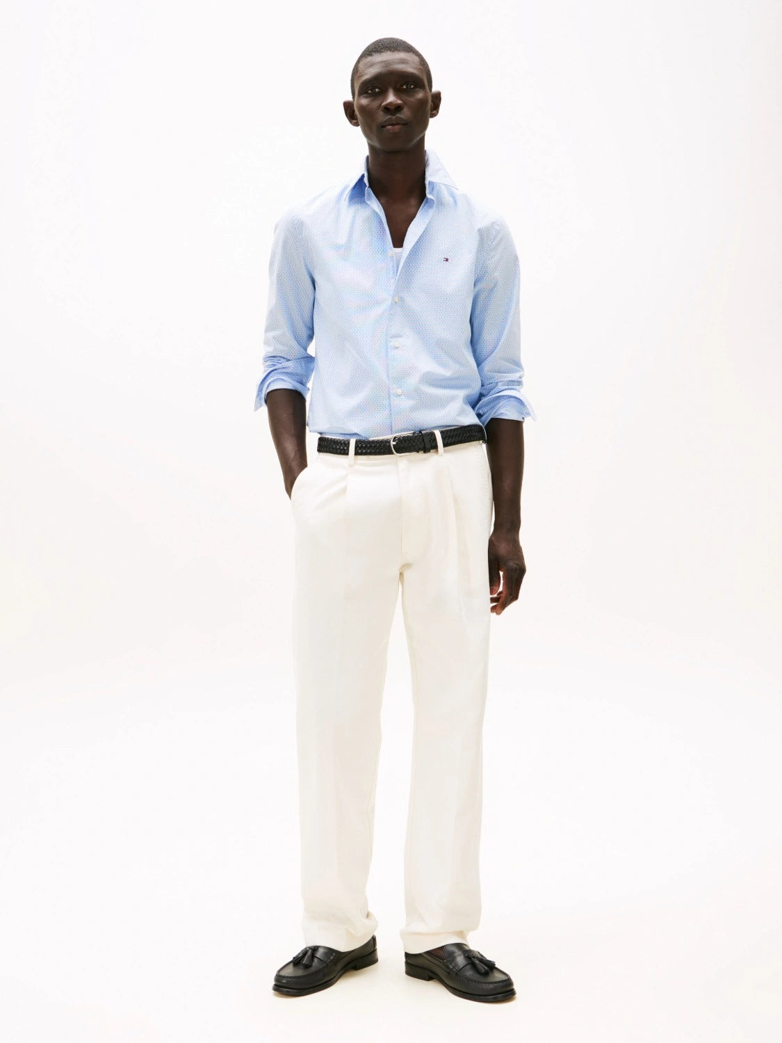 chemise-motifs-tommy-hilfiger-homme-bleue-porte