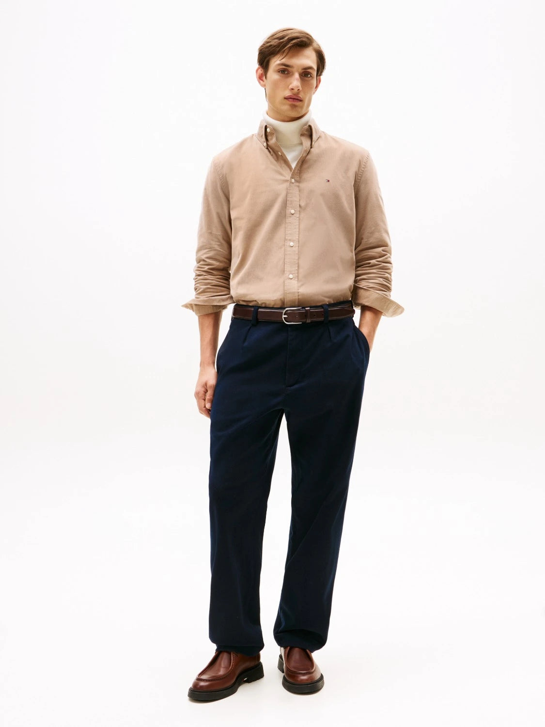 chemise-tommy-hilfiger-beige-homme-porte