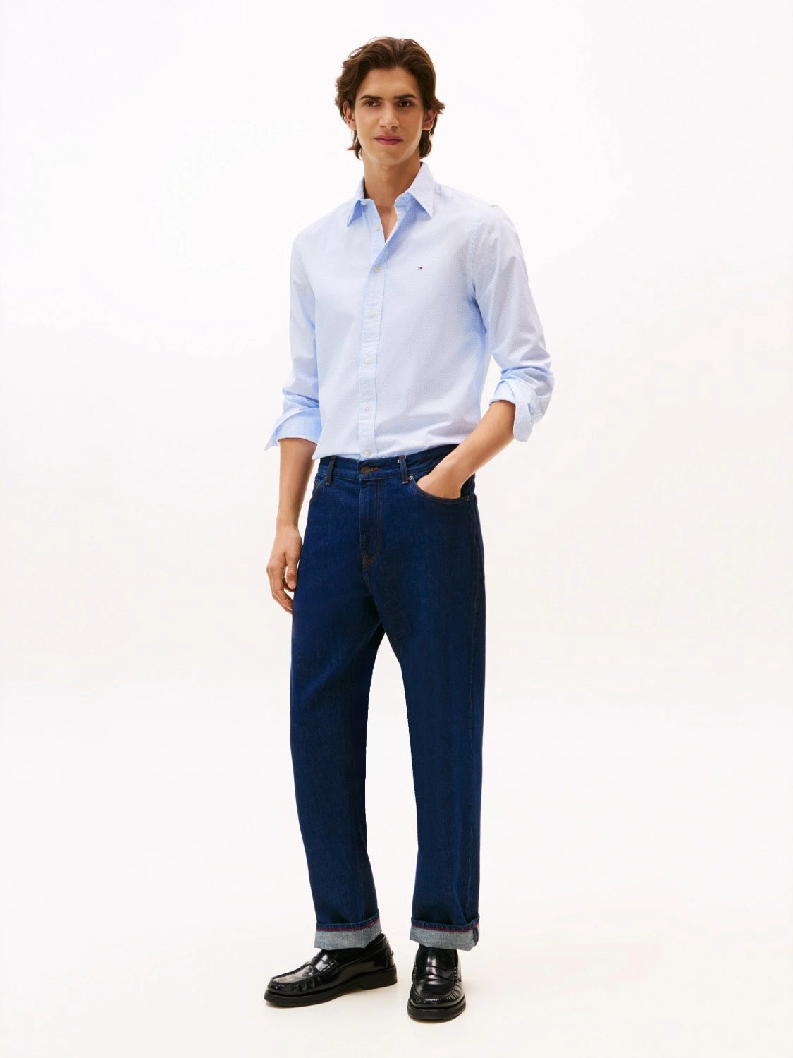 chemise-tommy-hilfiger-bleue-homme-porte