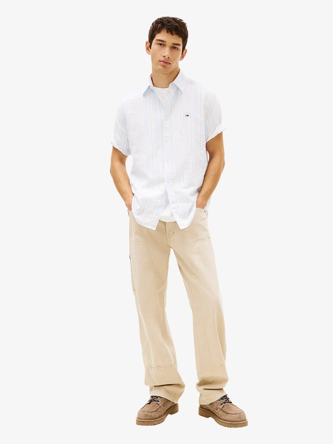 chemise-tommy-jeans-bleue-homme-DM0DM22784C3Q-porte