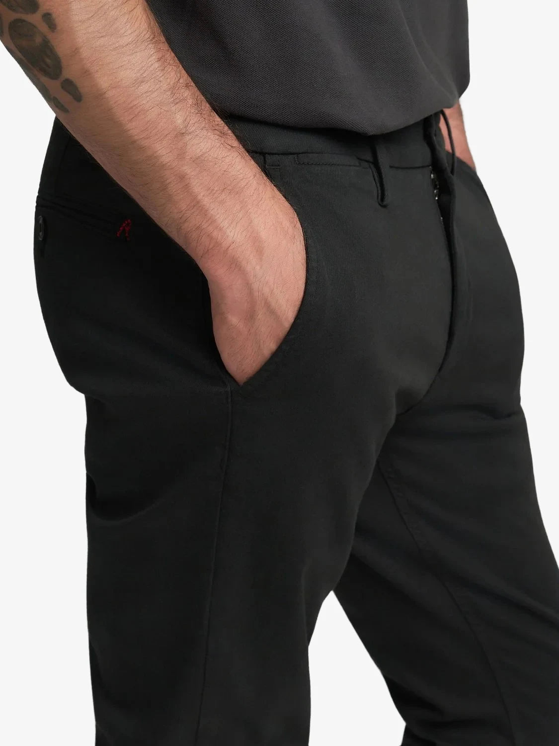 chino-relay-homme-noir-M9627E.000.8366197 040-zoom