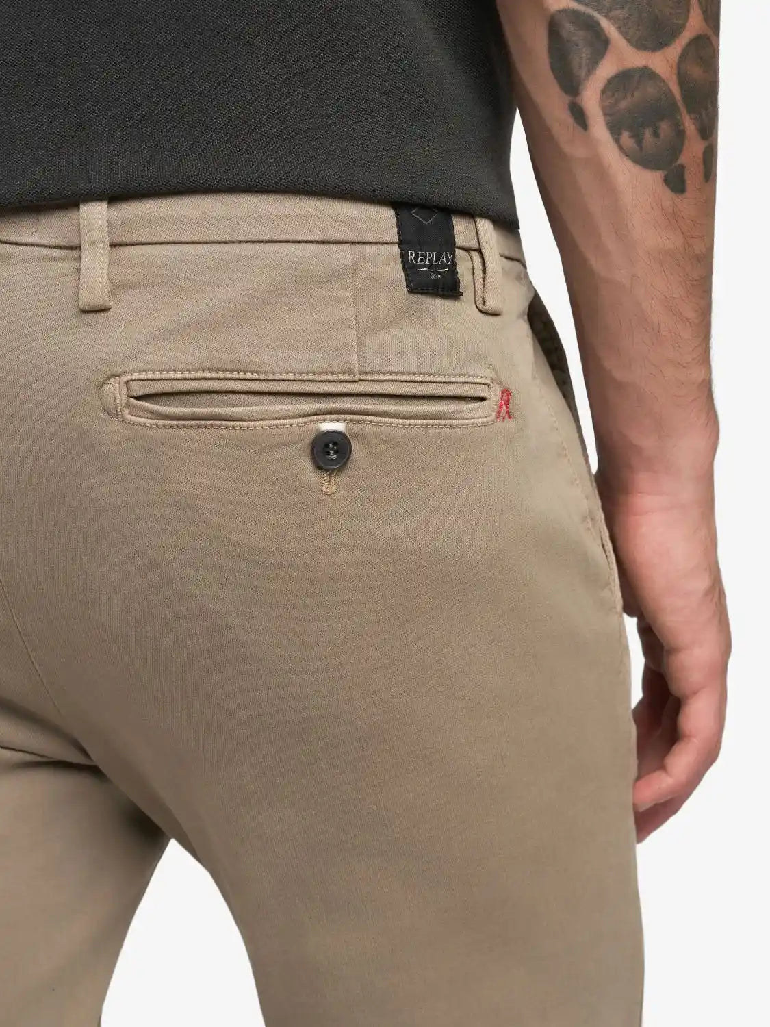 chino-replay-slim-beige-homme-M9627E.000.8366197 020-poche-dos