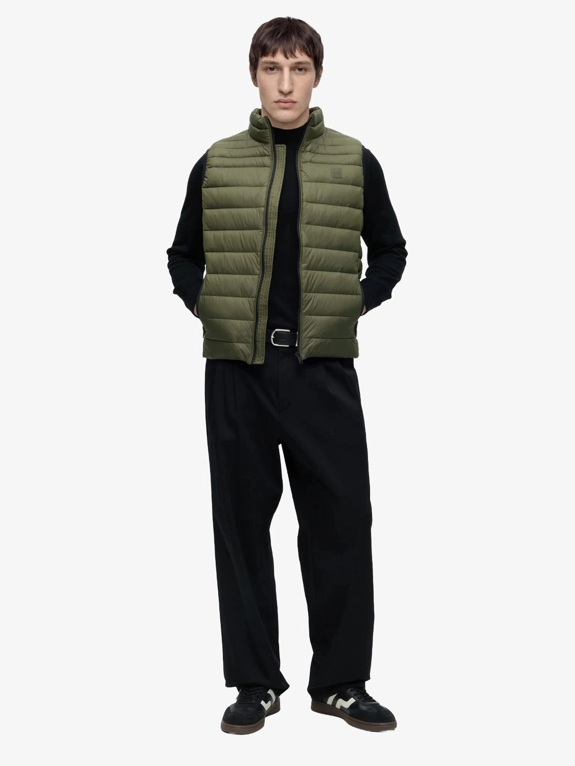 doudoune-sans-manches-boss-kaki-homme-50549243325-porte