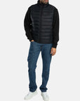 doudoune-sans-manches-boss-noire-porte-50549243001