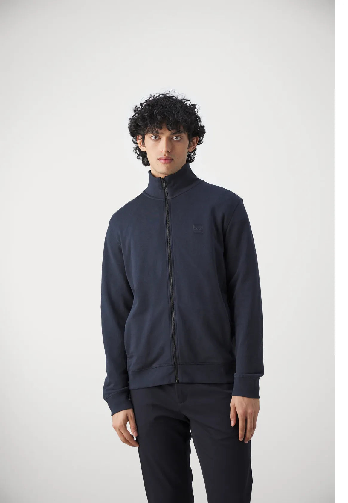 gilet-boss-homme-marine-porte-face