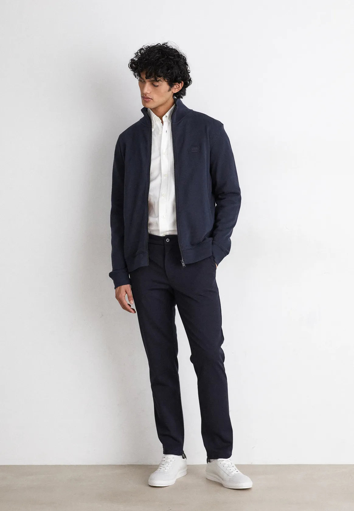 gilet-boss-homme-marine-porte